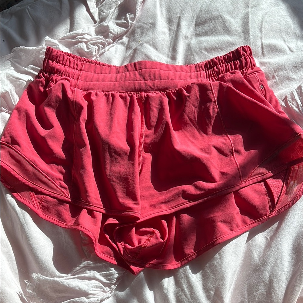 Lululemon hotty hot 2.5 low rise size 8 glaze pink
